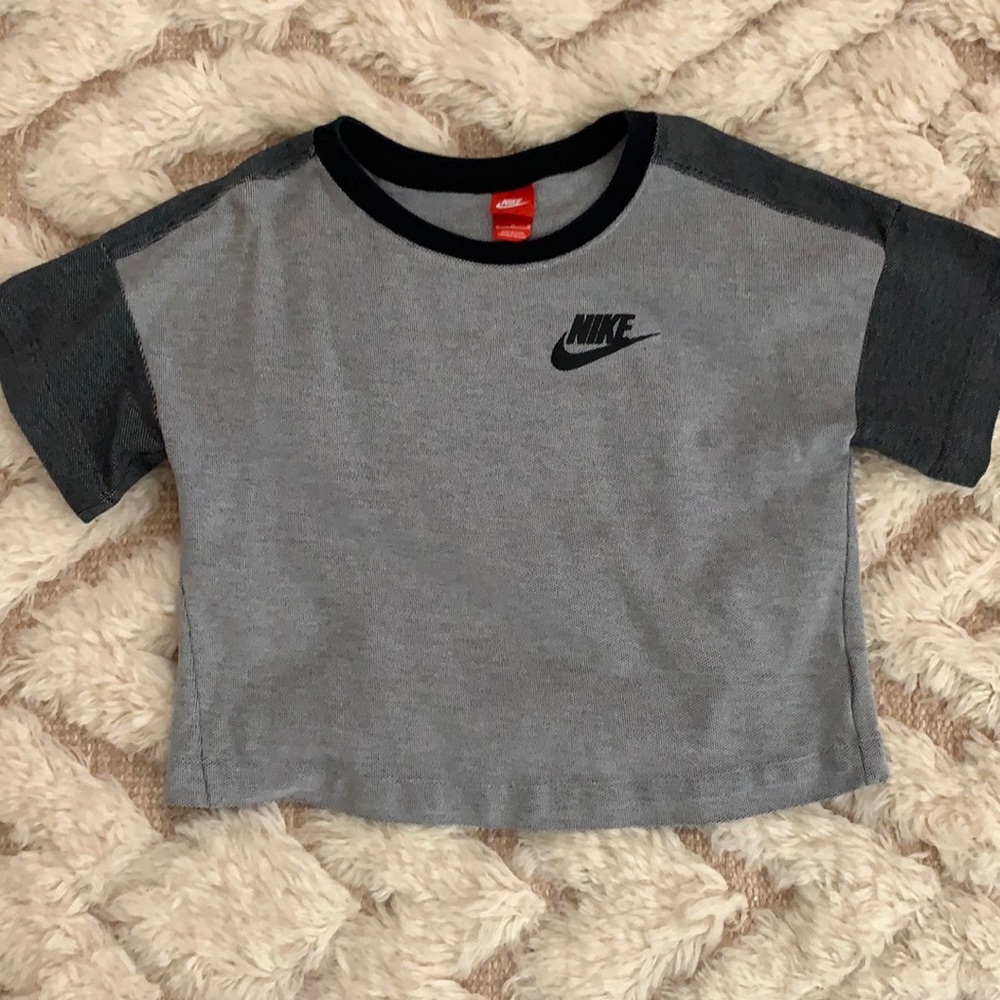 Nike top